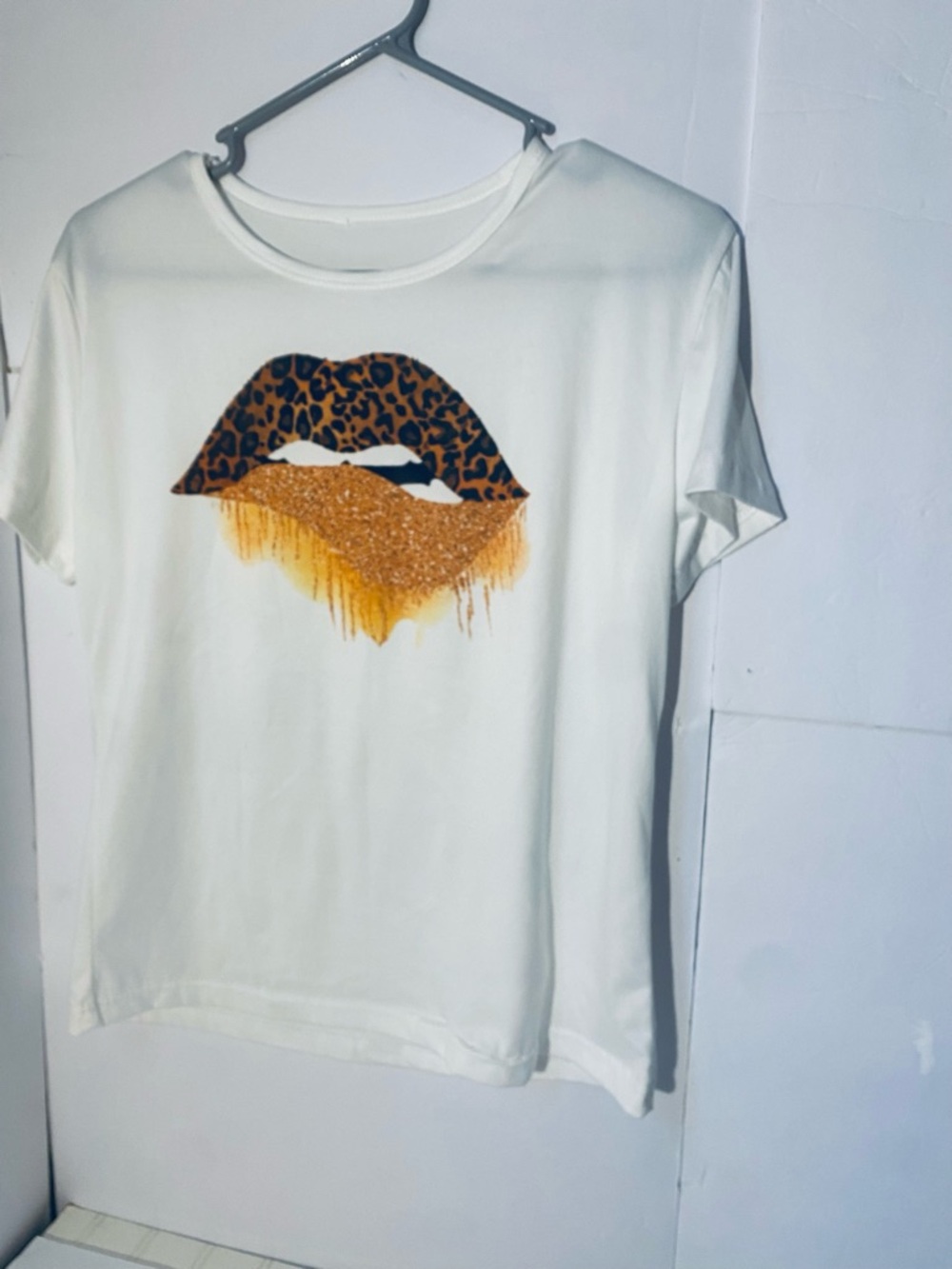 💎 3 FOR $15 Leopard Print Lip Graphic White Tee